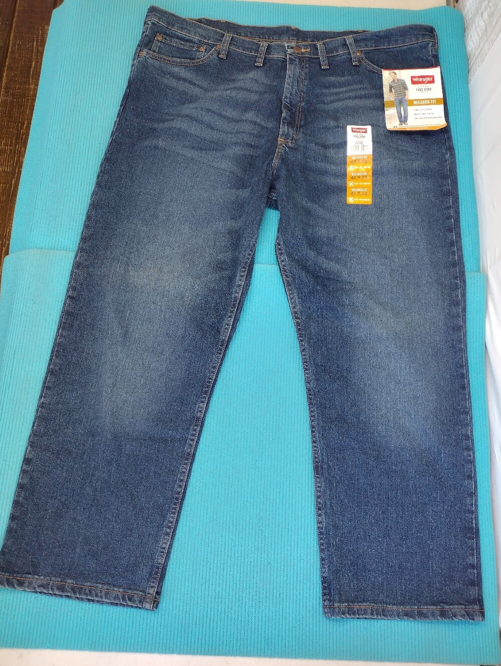 NWT Wrangler Men's Relaxed Fit Jeans Flex Denim Straight Stretch 44 X29
